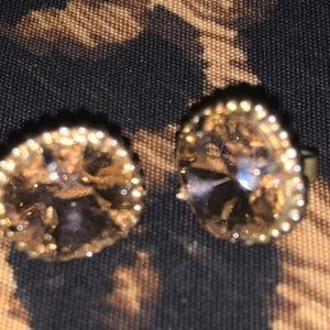 Light pink Sorelli stud earrings